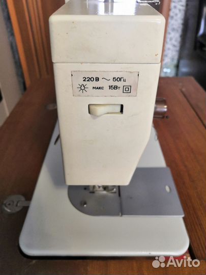 Швейная машина 