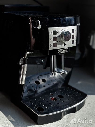 Кофемашина delonghi magnifica