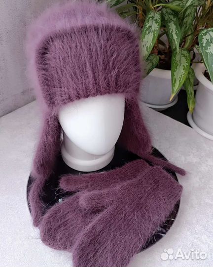 Вязаный комплект шапка ушанка, варежки и бактус