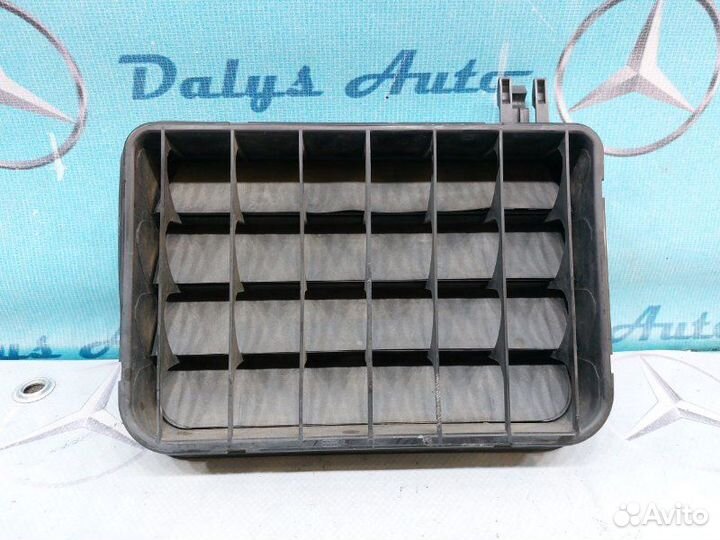 Решетка вентиляционная задняя Mercedes-Benz