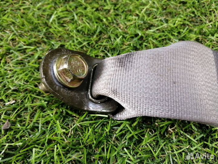 Замок ремня безопасности Nissan Laurel HC35