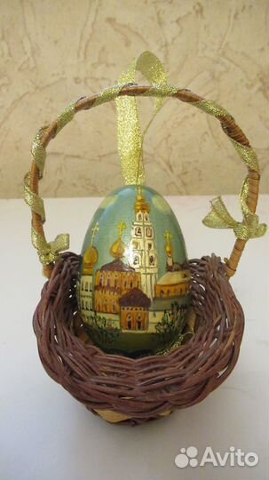 Яйцо деревянное, в корзиночке