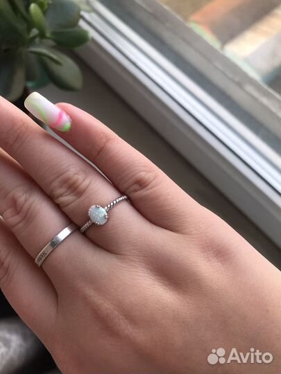 Серебряное кольцо с опалами