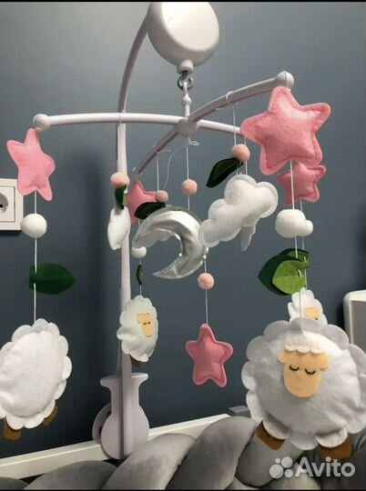 Мобиль на кроватку из фетра