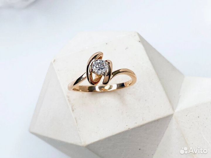 Золотое кольцо с бриллиантом 585 пробы 0,24 ct