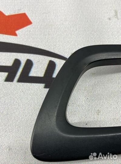 Накладка внутренней ручки двери задняя левая