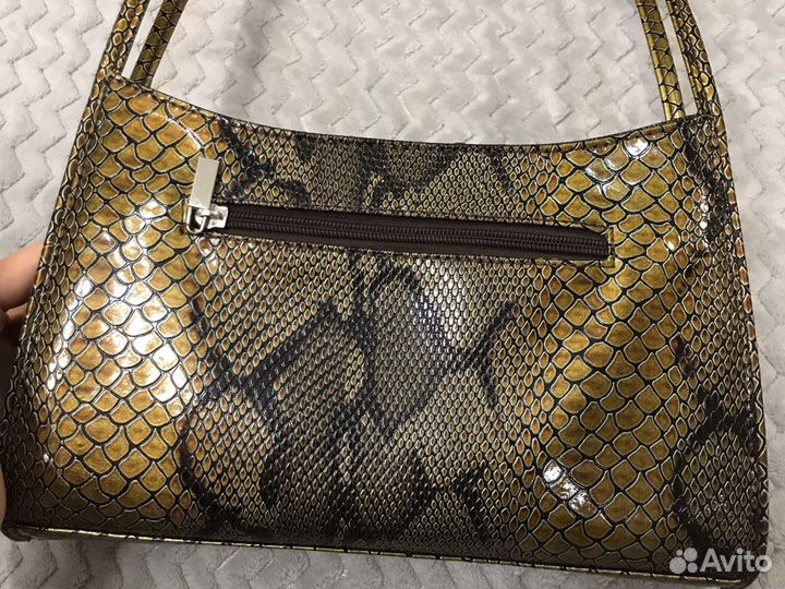 Сумка в виде крокодила