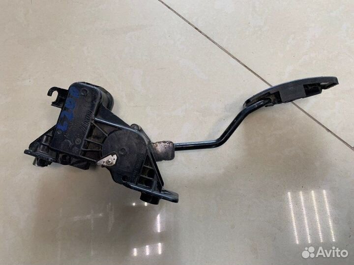 Педаль газа Mitsubishi L200 пикап 4D56 2010
