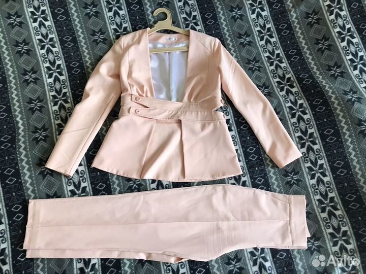 Костюм женский