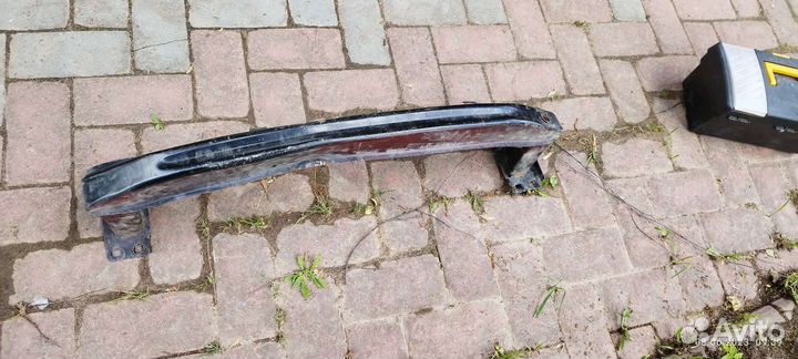 Усилитель переднего бампера volkswagen polo