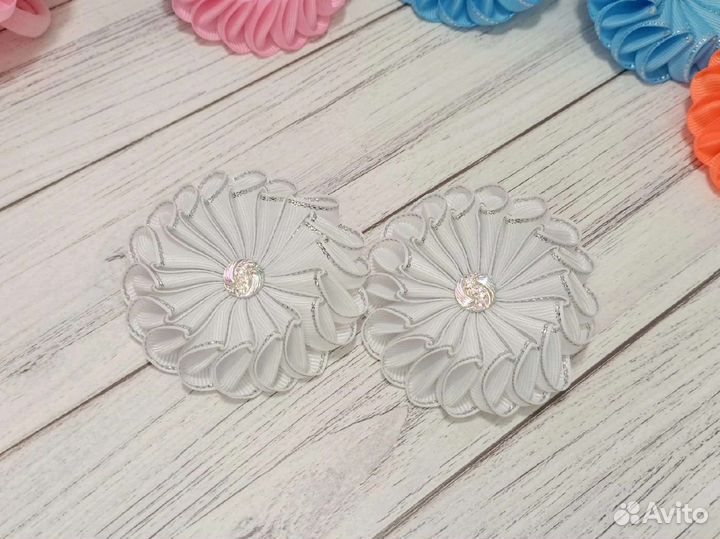 Белые бантики ручной работы