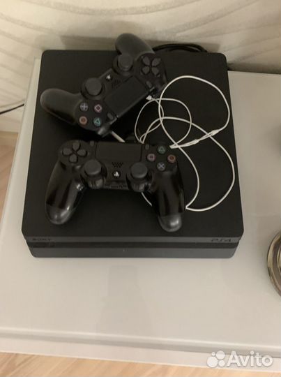 Игровая приставка ps4