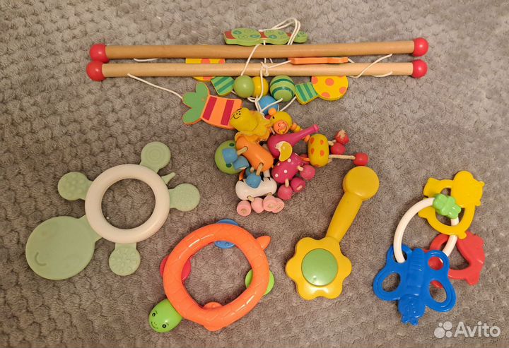 Погремушки и подвесные игрушки для малышей пакетом