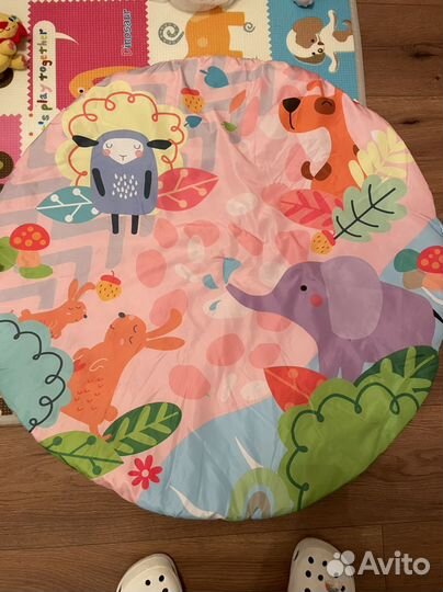 Развивающий коврик с игрушками