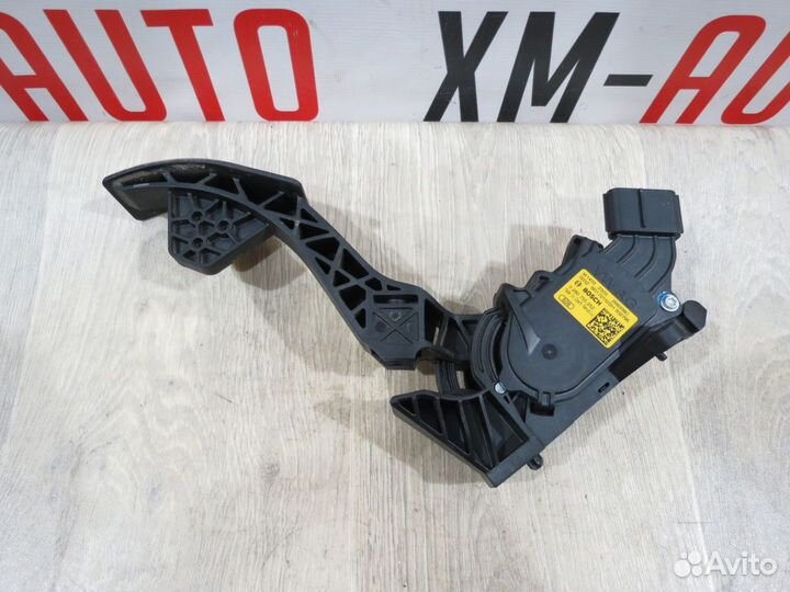 Педаль газа Skoda Rapid