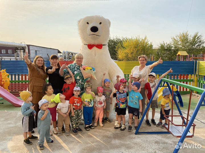 Поздравления от белого мишки и чебурашки