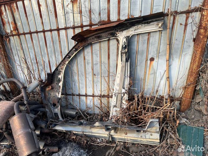 Стойка средняя на Lexus LX570, Land Cruiser 200