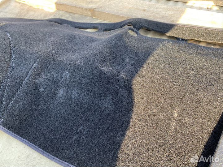 Коврик на приборную панель