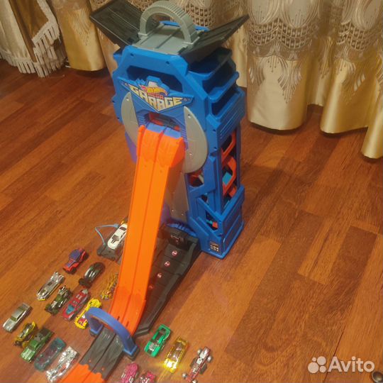 Гараж Хот Вилз с машинками