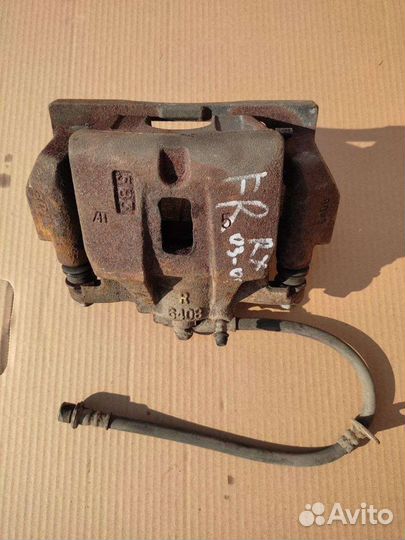 Суппорт передний правый Lexus RX II 2003-2009