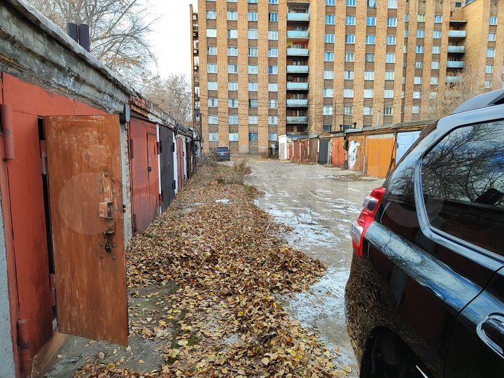 Гараж, > 30 м²