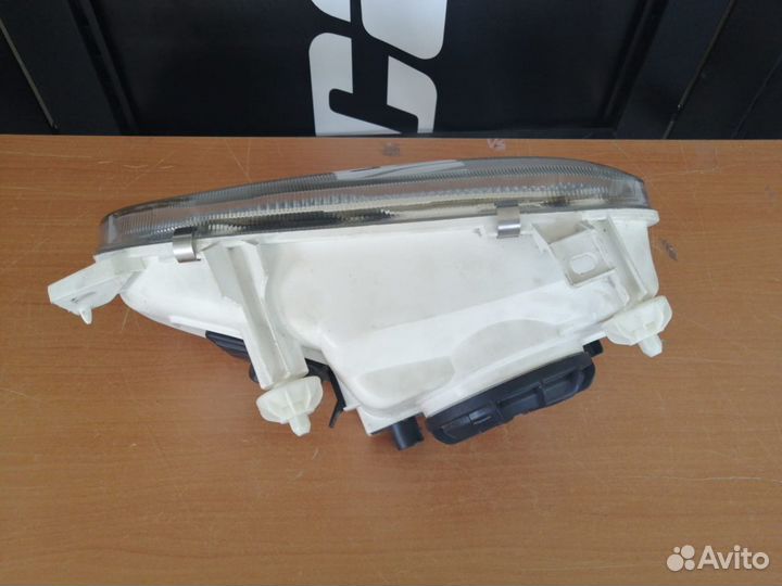 Фара правая Volkswagen Golf III 91-99 205017082