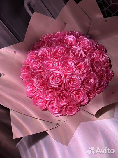 Розы из атласных лент