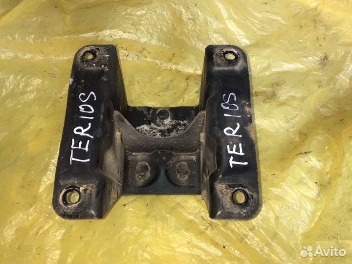 Кронштейн запасного колеса Дайхатсу Териос 1