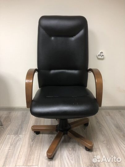 Офисное кресло руководителя бу кожаное