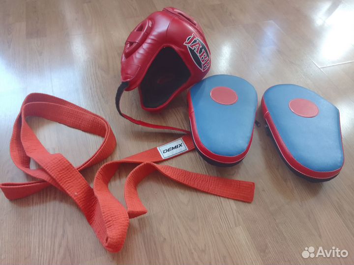 Шлем, лапы, пояс для карате детские. На 8-10 лет