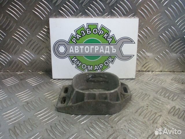 Кронштейн двигателя передний Volkswagen Passat B5