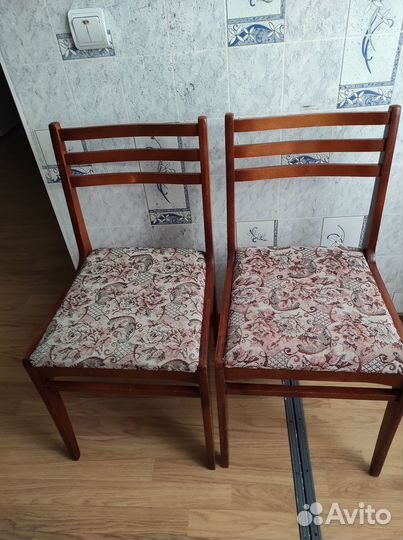 Стул со спинкой