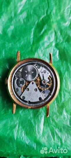 Позолоченные часы