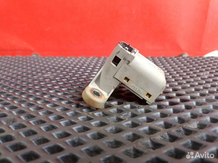 Датчик закрывания замка кабины