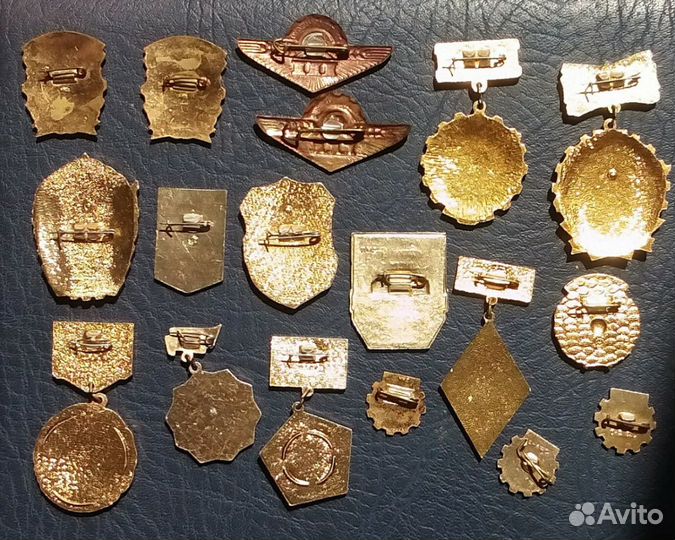 Знаки СССР: Отличник, Победитель, Ударник. 18 штук