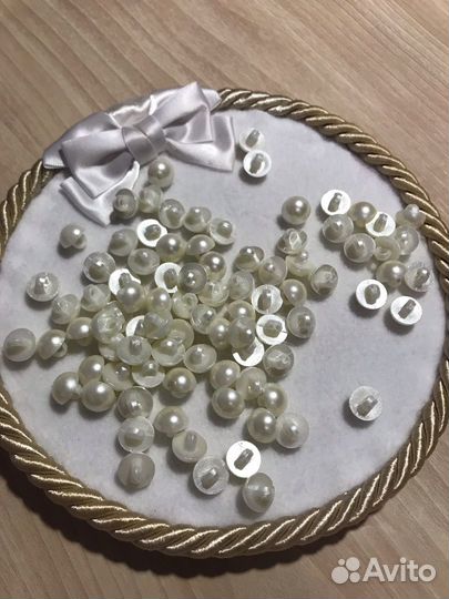 Пуговицы на ножке