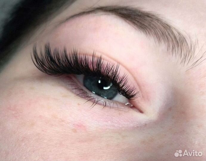 Наращивание ресниц, оформление бровей