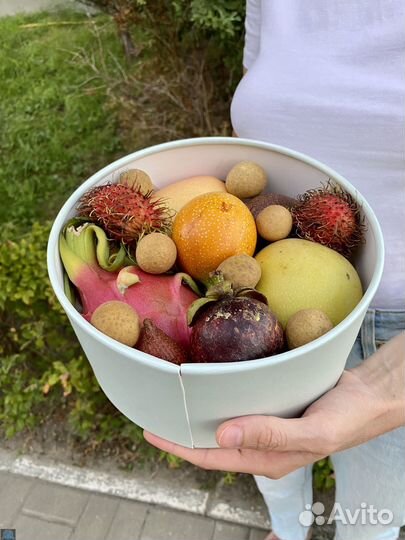 Корзина с фруктами