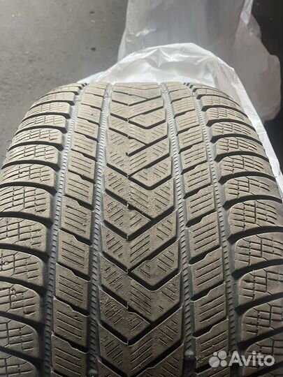 Pirelli Scorpion Winter 275/40 R22 и 315/35 R22 111V