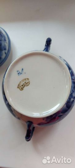 Разные предметы гжель: чайник,сахарница,3 кружечки