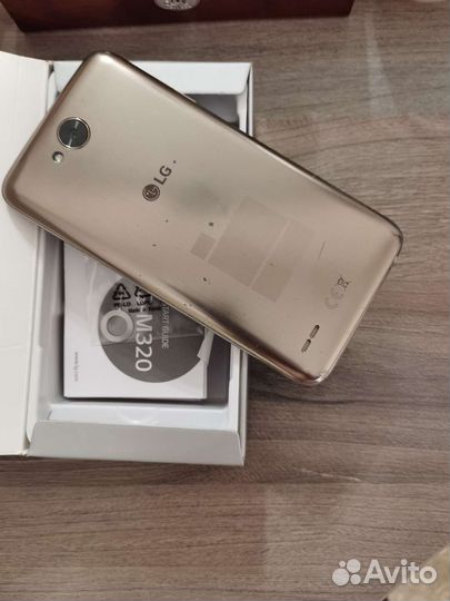 Телефон LG