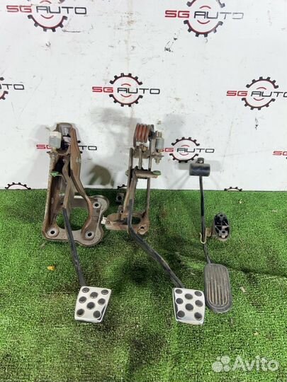 Педаль Toyota Celica ZZT231 2ZZ-GE 2000