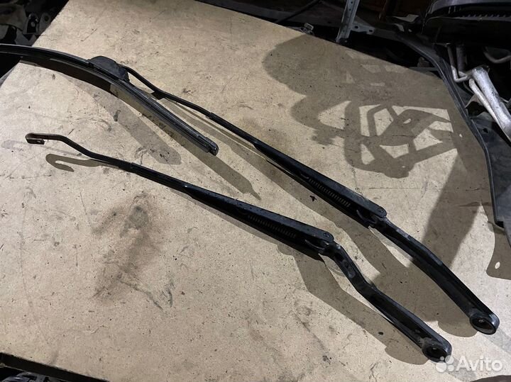 Поводок дворника nissan r nessa