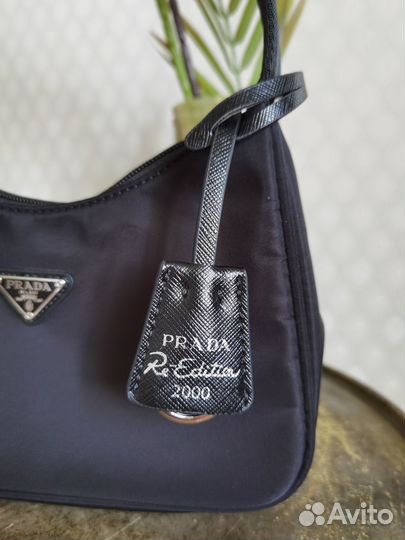 Prada Re-Edition 2000 mini сумка