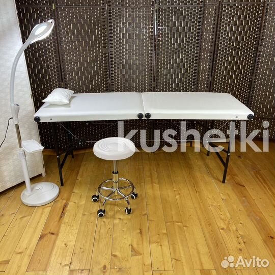 Кушетка, лампа-лупа, стул мастера