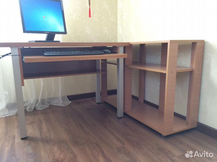 Рабочий письменный стол с тумбой торг