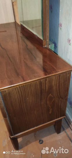 Длинная тумба с зеркалом