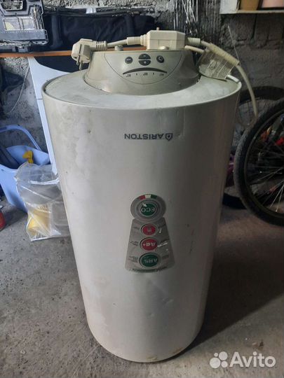 Бойлер водонагреватель 100 литров ariston б/у
