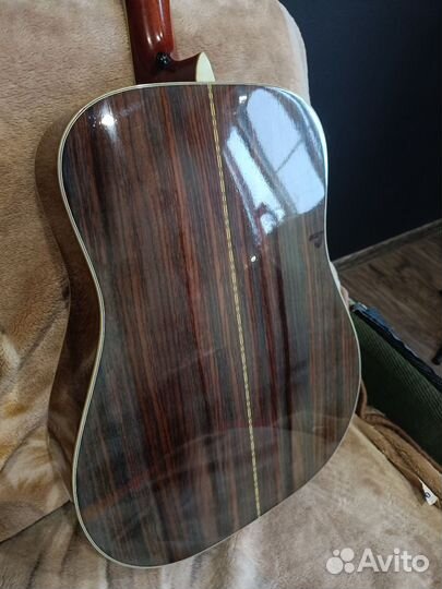 Акустическая гитара