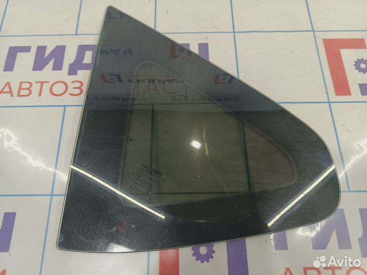 Стекло кузовное глухое левое Nissan Qashqai (J10)